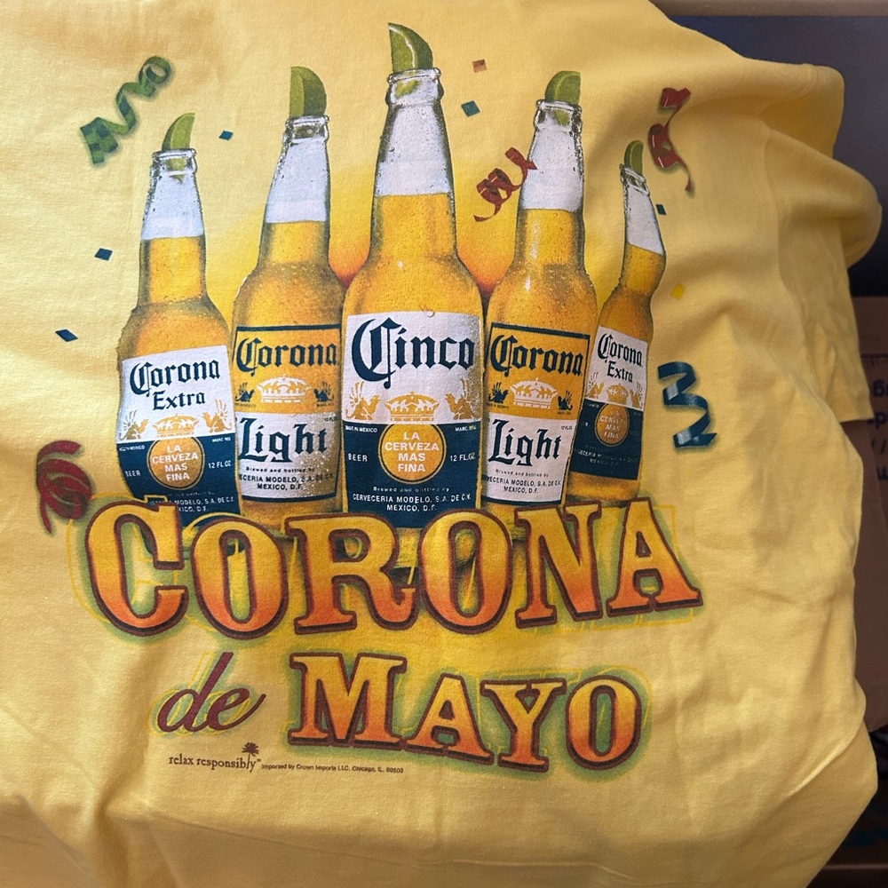 “Corona de Mayo” T-shirt. Unisex. Sz. L